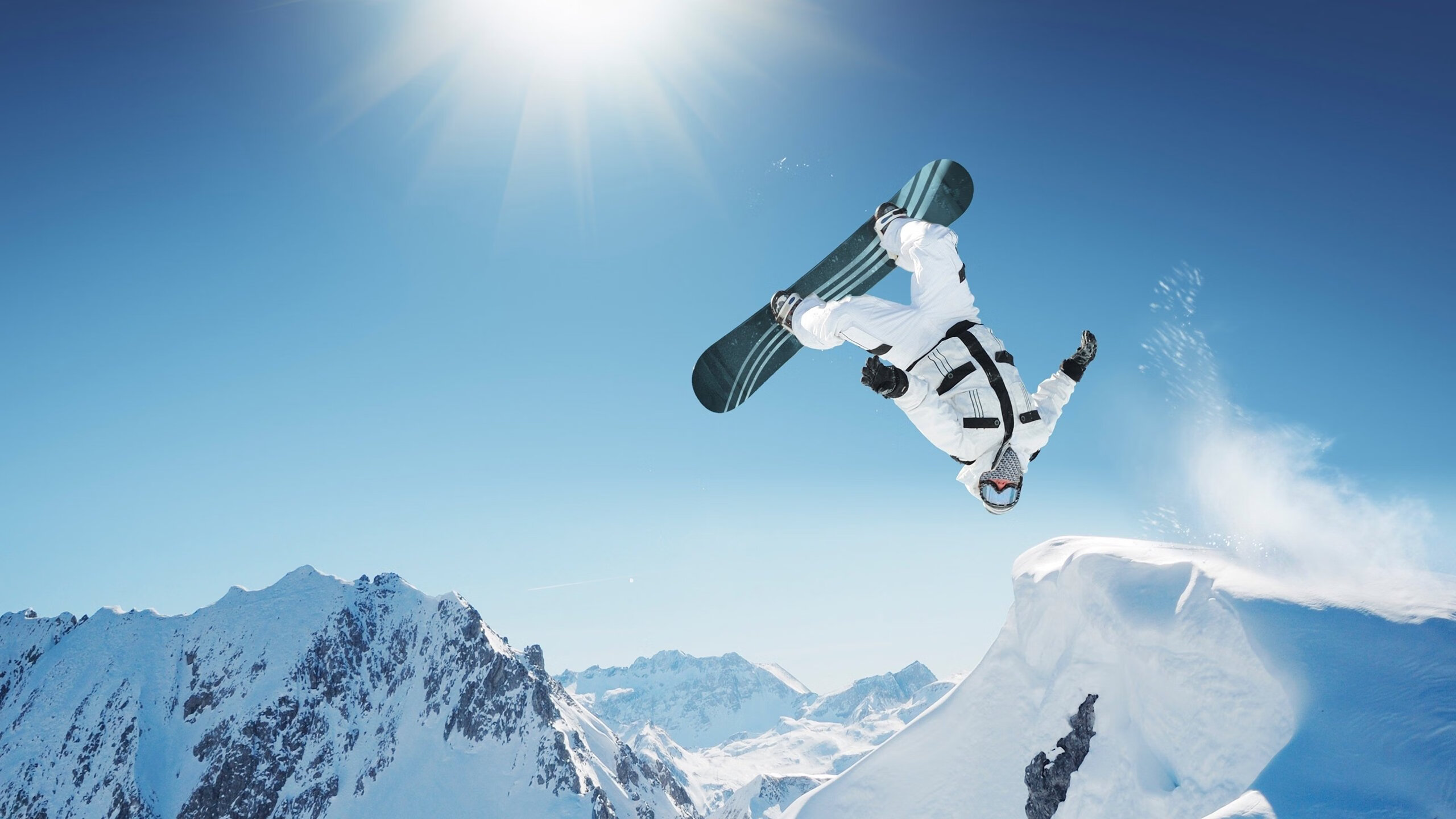 AYX体育-“英超强强对话：豪门对决激烈上演，榜首之争白热化”，英超豪门多